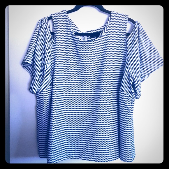 Eloquii Tops - Eloquii Cold Shoulder top